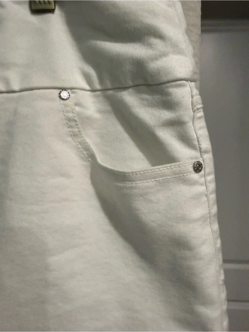 White Mini Skirt - Classic Pull-On Style - size L - Picture 2 of 11